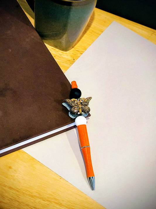 Be the talk of the office with these wonderful colorful fun pens. Each pen comes with an extra ink cartridge. This is Butterfly decor on an Orange Glitter Pen. 
Dimensions 5.75" x .5" x 1.5". Weight .61 Oz.