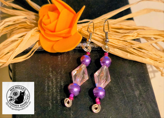 Silver Spiral Wire Earrings With Purple and Pink Beads
Dimensions H 2.5" x L 0.5" x W 0.25". Weight 0.16 Oz.