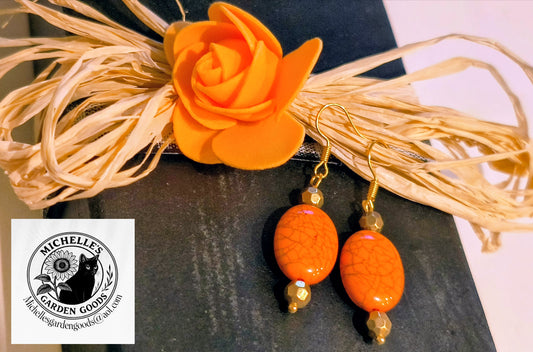 Orange Cracked Stone Earrings in Gold Colored Beads
Dimensions H 2 " x L 0.50" x W 0.25". Weight 0.13 Oz.