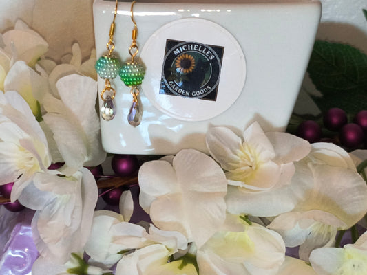Green Pearl Beaded Ball with Crystal Prism Earrings. Dangling In A Gold Color
Dimensions H 2" x L 0.375" x W 0.375". Weight 0.07 Oz.