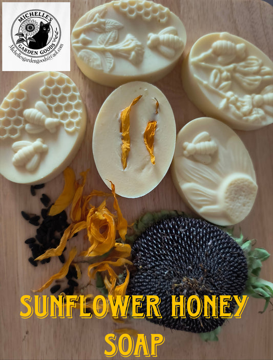 Sunflower and Honey Soap Bar With A Loofah Soap Bag
Ingredients: Infused Sunflower Petals in Sunflower oil. Shea Butter. Cocoa Butter. Vitamin E Oil. Honey. Honey Fragrance.
Very mild on the skin
Dimensions H 1" x L 3.5" x W 2.25". Weight 3.35 Oz.
