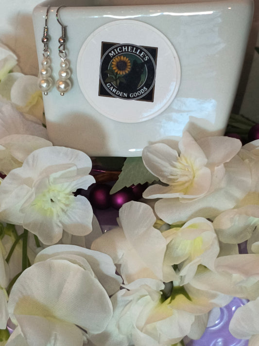 Dangling Pearls Earrings In Silver
Dimensions H 1.5" x L 0.25" x W 0.25". Weight 0.05Oz.