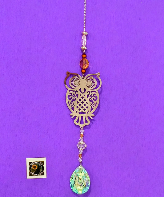 Single Strand Suncatcher With A Owl in Tan Glass and Crystal Beads. This is a Sparkling Piece to Hang in the Garden or Home for Decor.
Dimensions 10" x 2" x 1 mm. Weight 1.38 Oz.