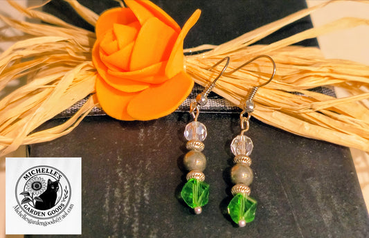 Crystal Beaded Earrings With Silver And Green Beads
Dimensions H 1.75" x L 0.375" x W 0.375". Weight 0.13 Oz.