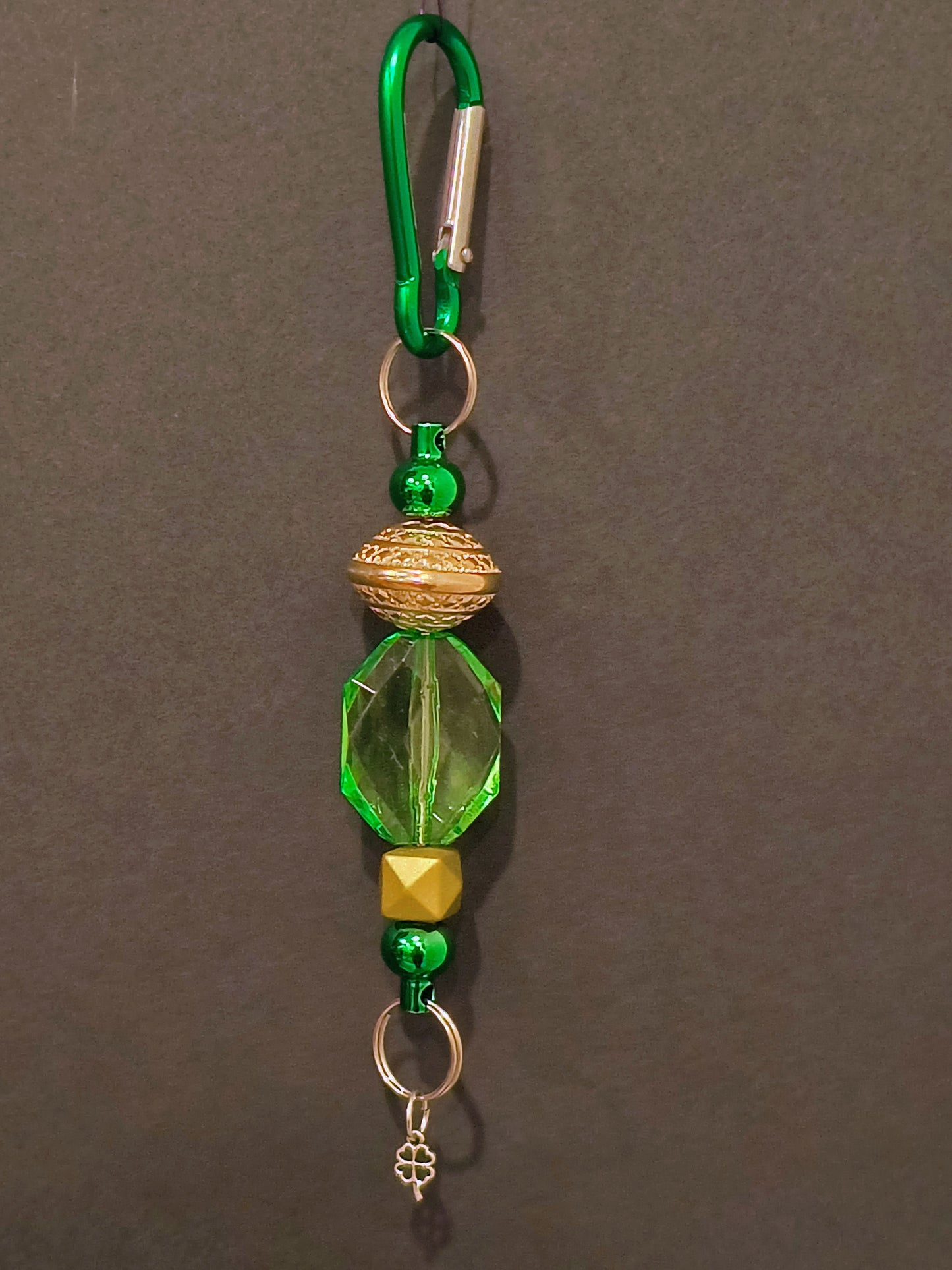 This Cute Decorative Beaded Keychain Will Brighten Up Your Drive. It Can Always Help You Find Your Keys With All The Pretty Glass And Acrylic Beads.
Dimensions .6.5" x 1.5" x .5". Weight 0.53 Oz.