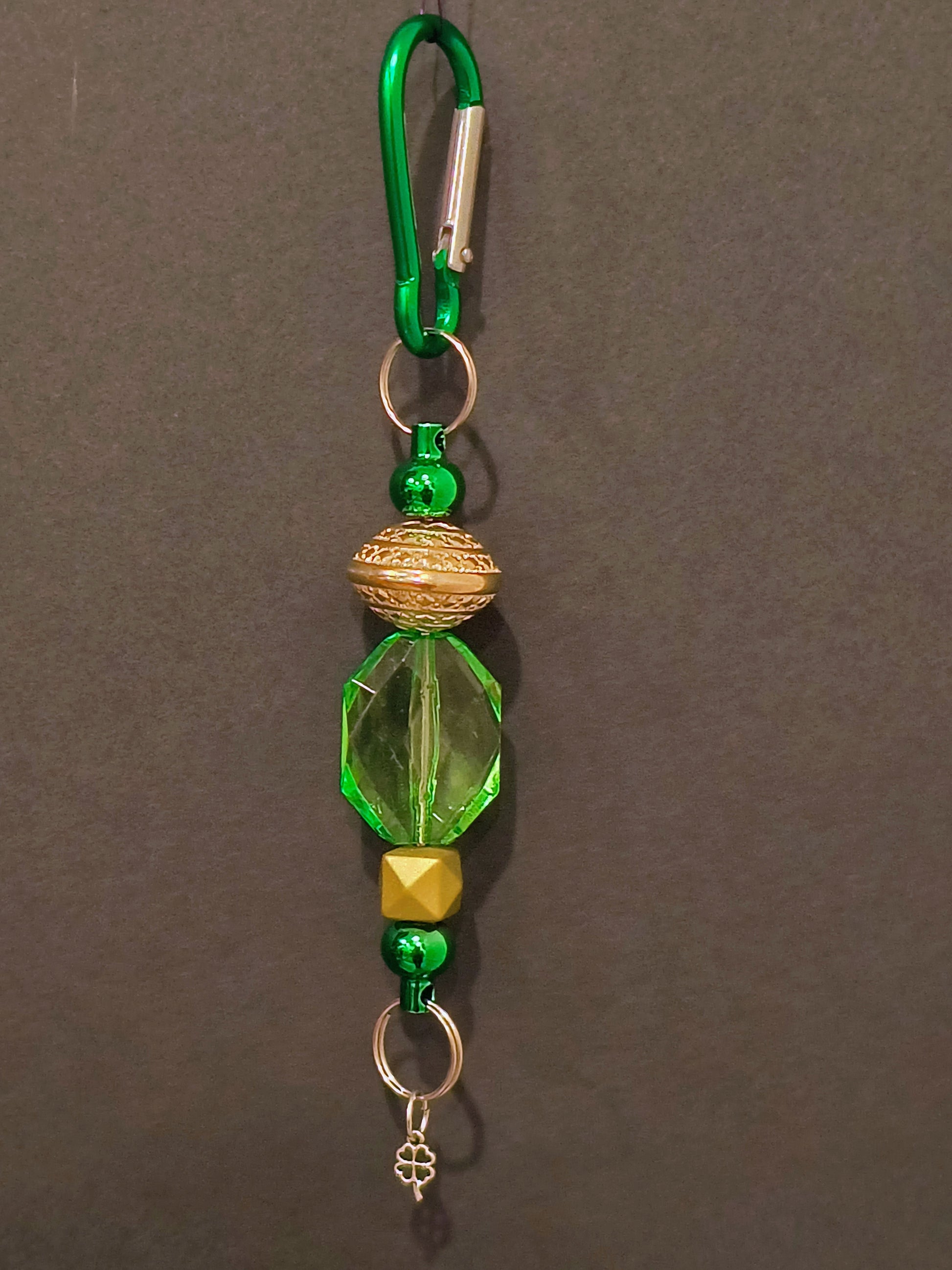 This Cute Decorative Beaded Keychain Will Brighten Up Your Drive. It Can Always Help You Find Your Keys With All The Pretty Glass And Acrylic Beads.
Dimensions .6.5" x 1.5" x .5". Weight 0.53 Oz.