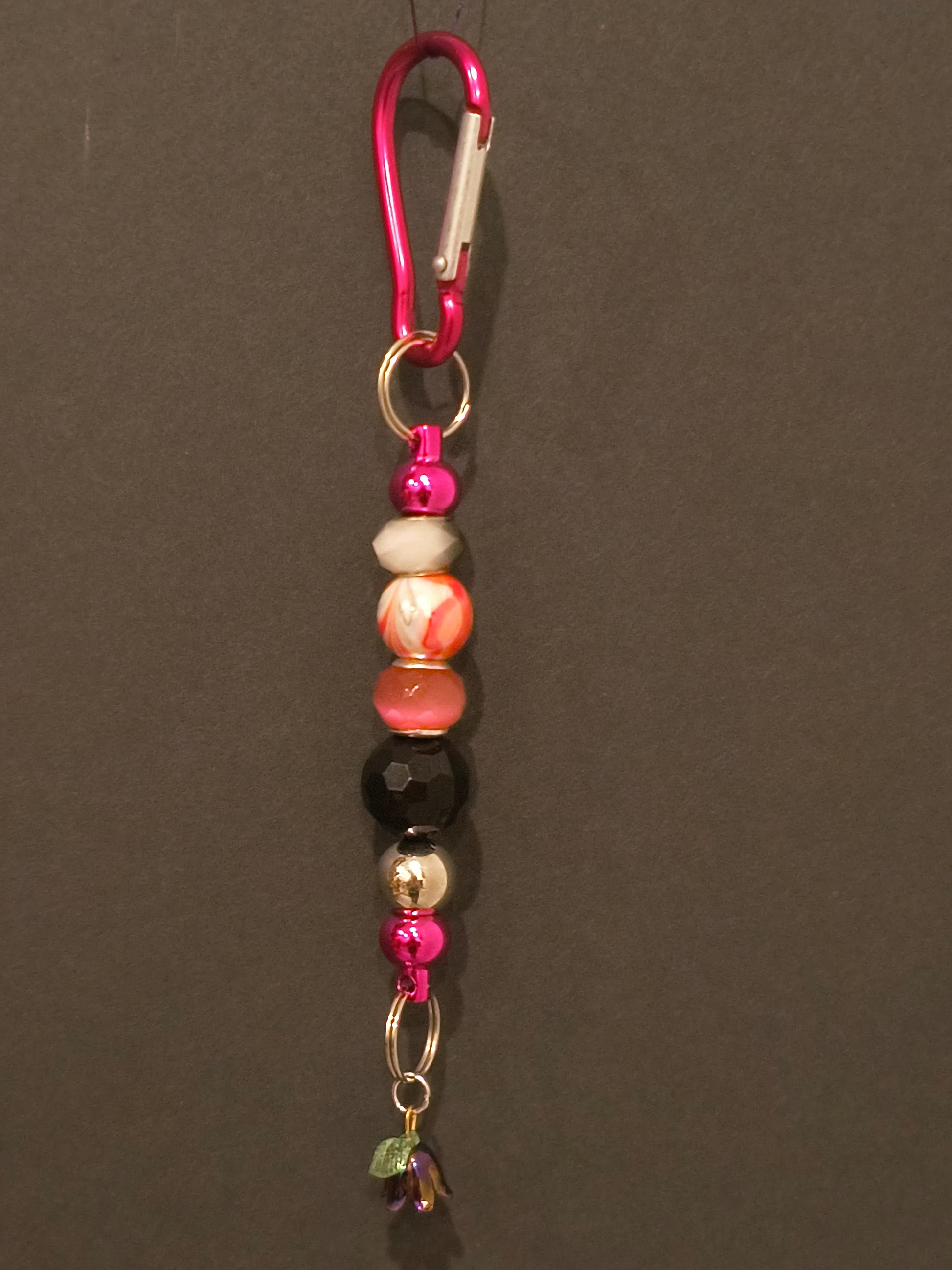 This Cute Decorative Beaded Keychain Will Brighten Up Your Drive. It Can Always Help You Find Your Keys With All The Pretty Glass And Acrylic Beads.
Dimensions .6.5" x 1.5" x .5". Weight 0.53 Oz.