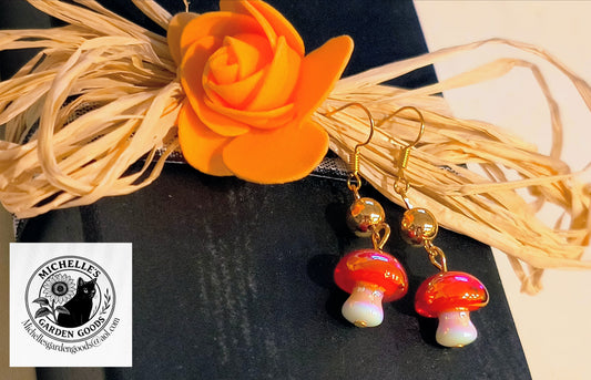Red And White Ceramic Mushroom Earrings in Gold
Dimensions H 2" x L 0.5" x L 0.5". Weight 0.13 Oz.