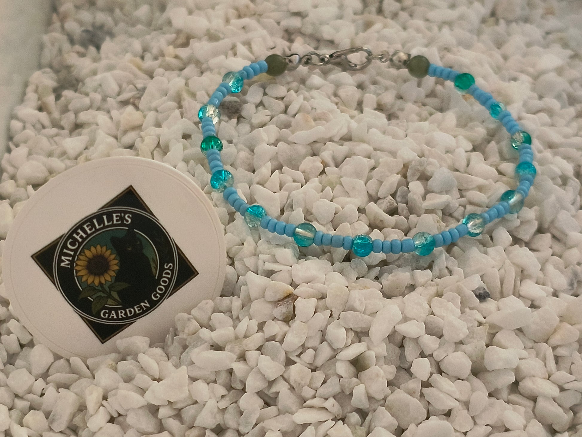 This Handmade Wired Bracelet in Turquoise Colored Cracked Glass Beads in Silver.
Dimensions H 7" x L 0.25" x W 0.25". Weight 0.14 Oz.