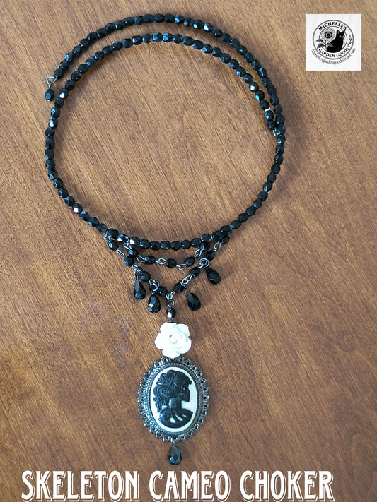 This Handmade Dangling Skeleton Cameo Choker With Crystal Black Beads can fit all neck sizes as it stretches out. 
Resin Charm
Dimensions H 8.5" x L 1.125" x W .25". Weight 0.52 Oz.