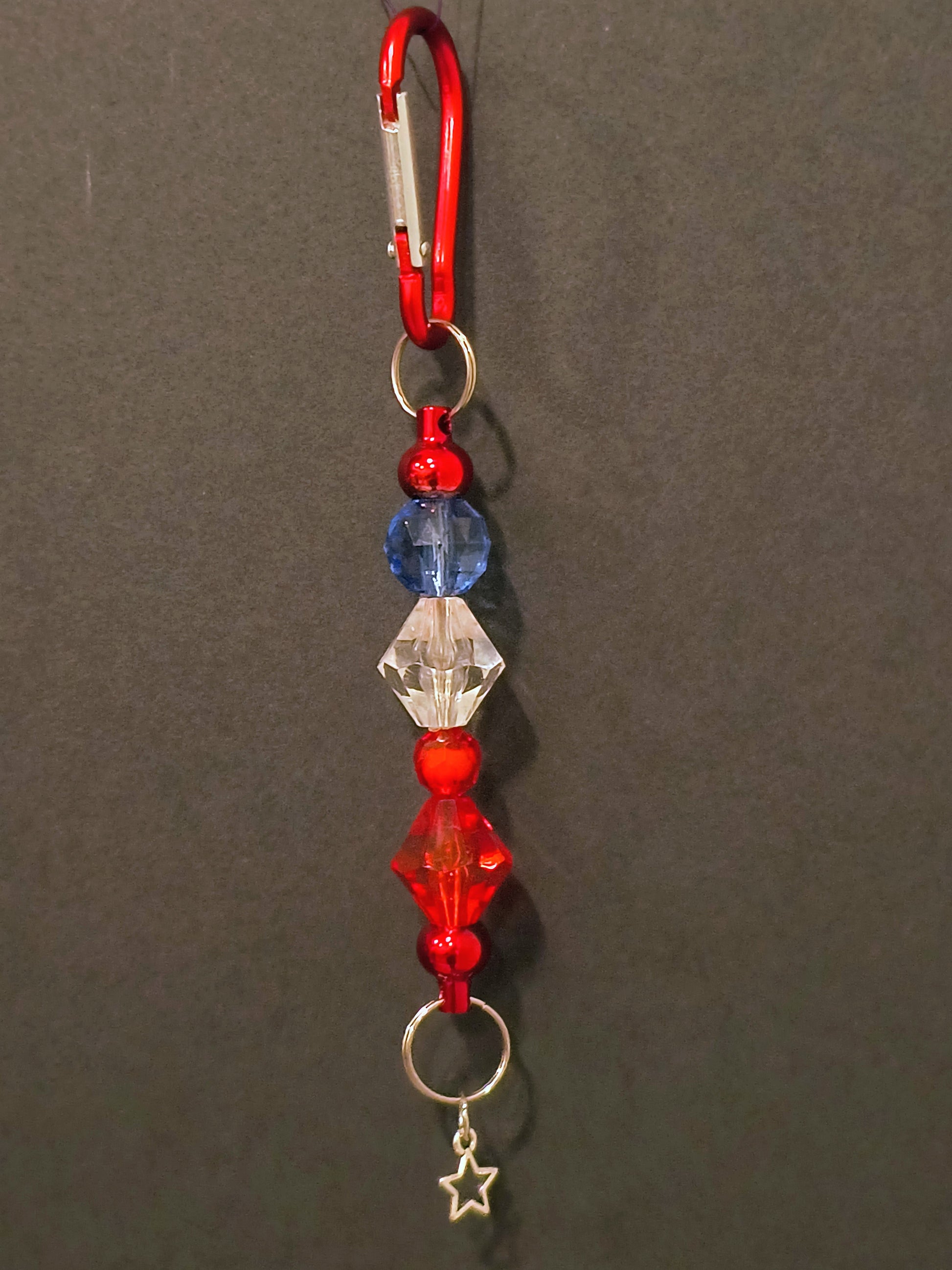 This Cute Decorative Beaded Keychain Will Brighten Up Your Drive. It Can Always Help You Find Your Keys With All The Pretty Glass And Acrylic Beads.
Dimensions .6.5" x 1.5" x .5". Weight 0.53 Oz.