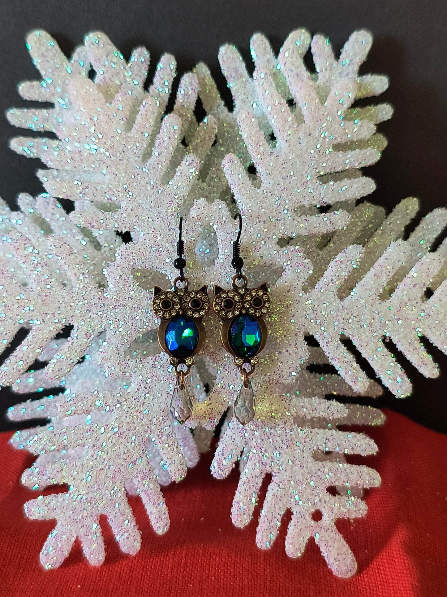 Dangling Rhinestone Owls Earrings with Crystals

Unleash your inner sparkle with these beautiful Owl earrings