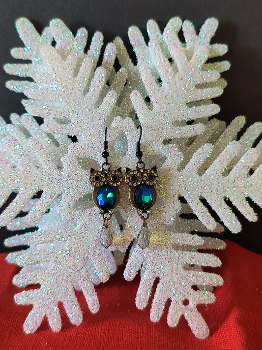 Dangling Rhinestone Owls Earrings with Crystals

Unleash your inner sparkle with these beautiful Owl earrings