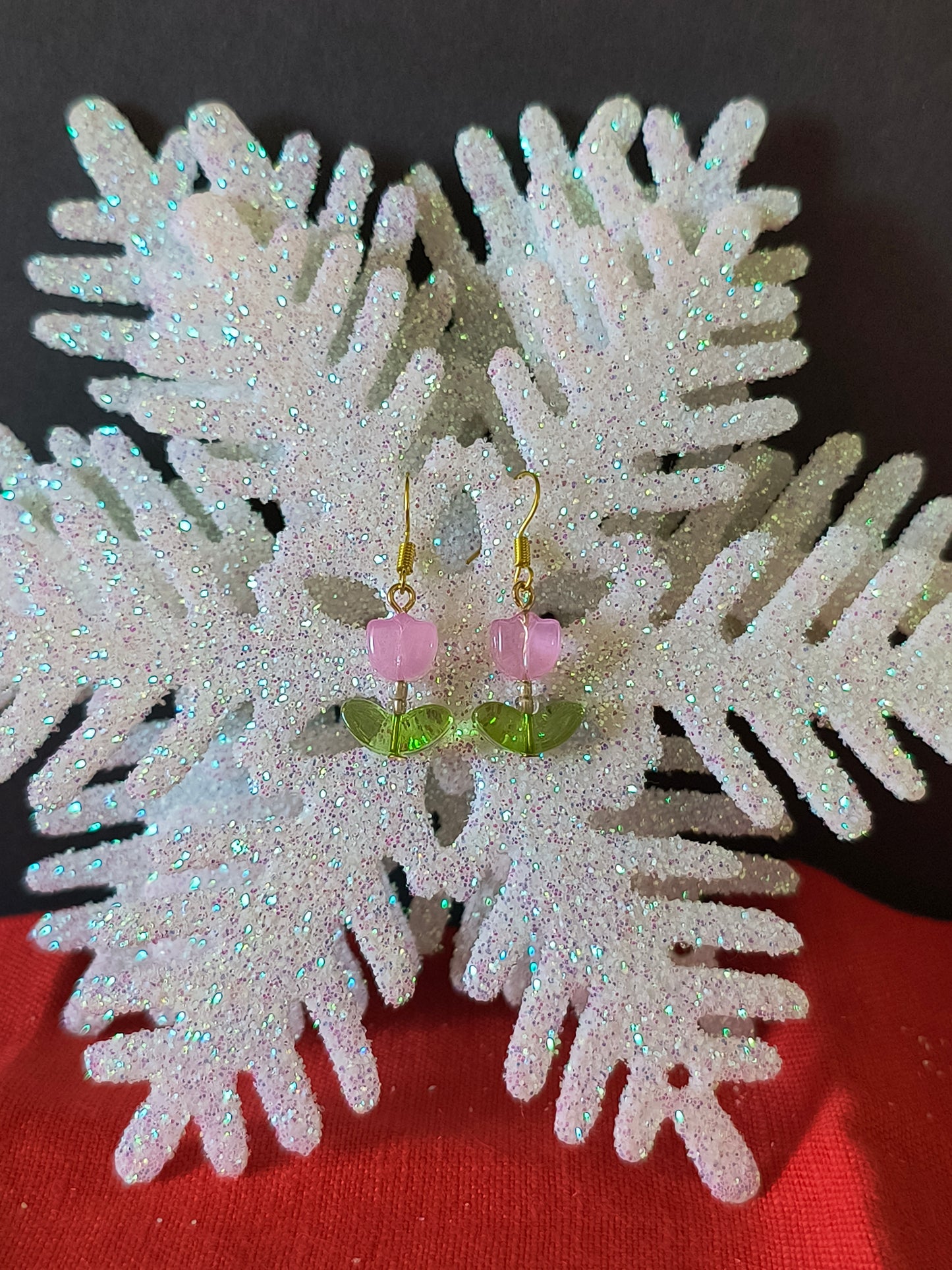 Pink Tulip Earrings with Leaf in a gold color

Transform your look with the perfect pair.