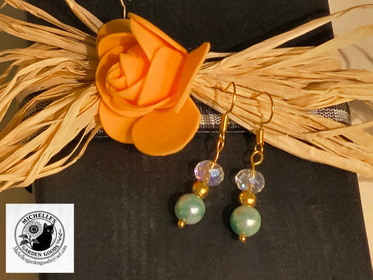 Crystal And Gold Bearded Earrings With A Teal Faux Pearl

Dimensions H 1.75" x L 0.35" x W 0.25". Weight 0.08 Oz.